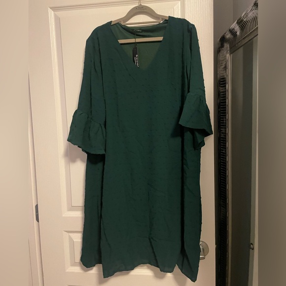 Green V-Neck Short Sleeve Dress - Picture 1 of 3